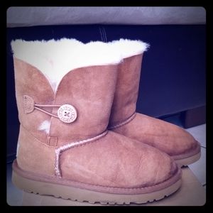 Ugg K Bailey Button Girls